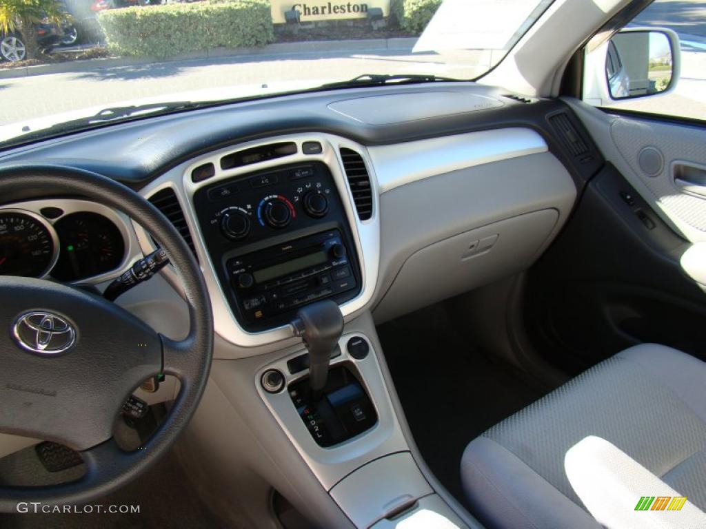 2004 Highlander I4 - Super White / Ash photo #20