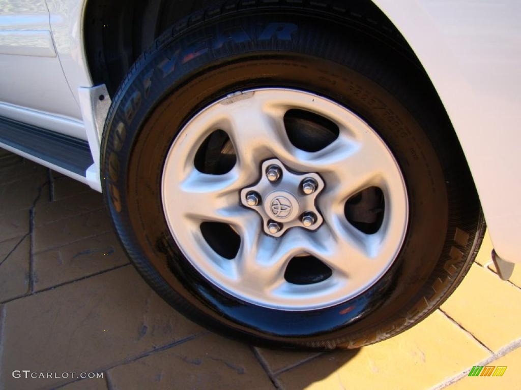 2004 Highlander I4 - Super White / Ash photo #30