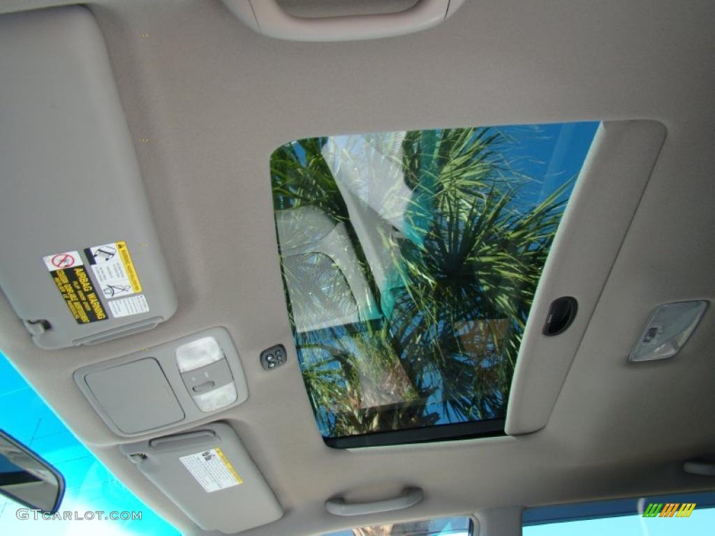 2004 Highlander I4 - Super White / Ash photo #33
