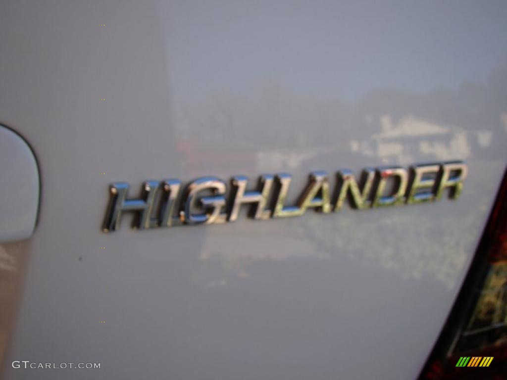 2004 Highlander I4 - Super White / Ash photo #36