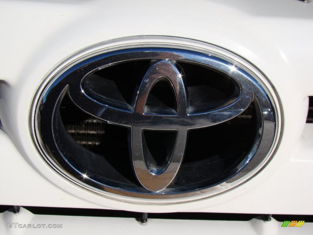 2004 Highlander I4 - Super White / Ash photo #37