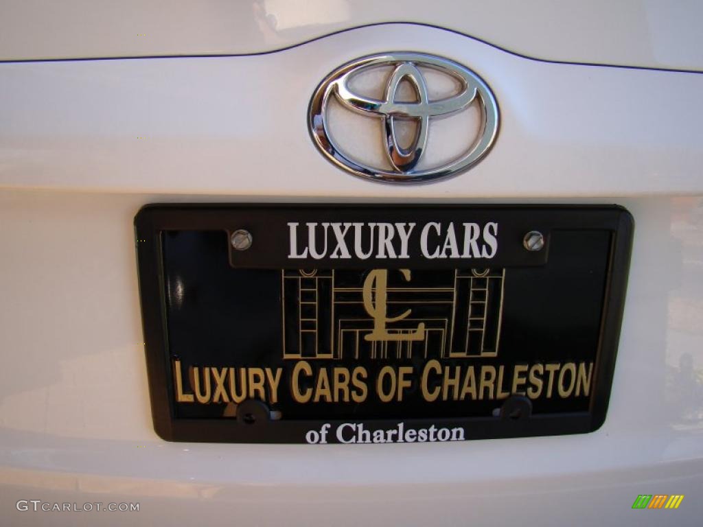 2004 Highlander I4 - Super White / Ash photo #38