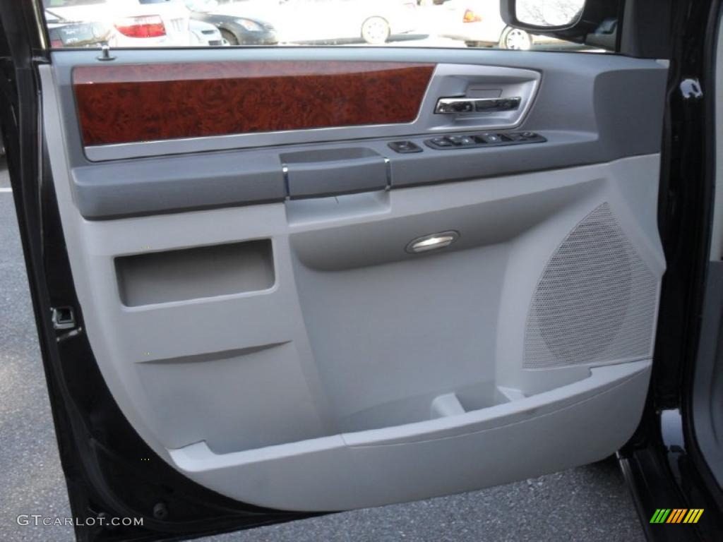 2009 Chrysler Town & Country Touring Medium Slate Gray/Light Shale Door Panel Photo #45025125