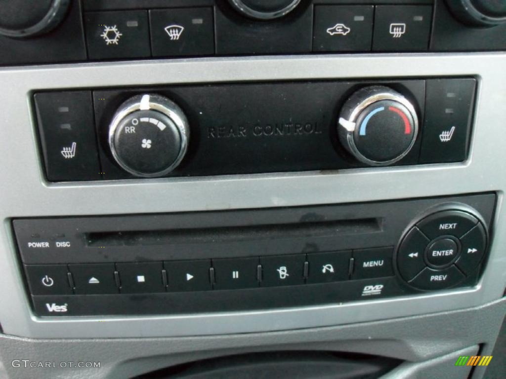 2009 Chrysler Town & Country Touring Controls Photo #45025177