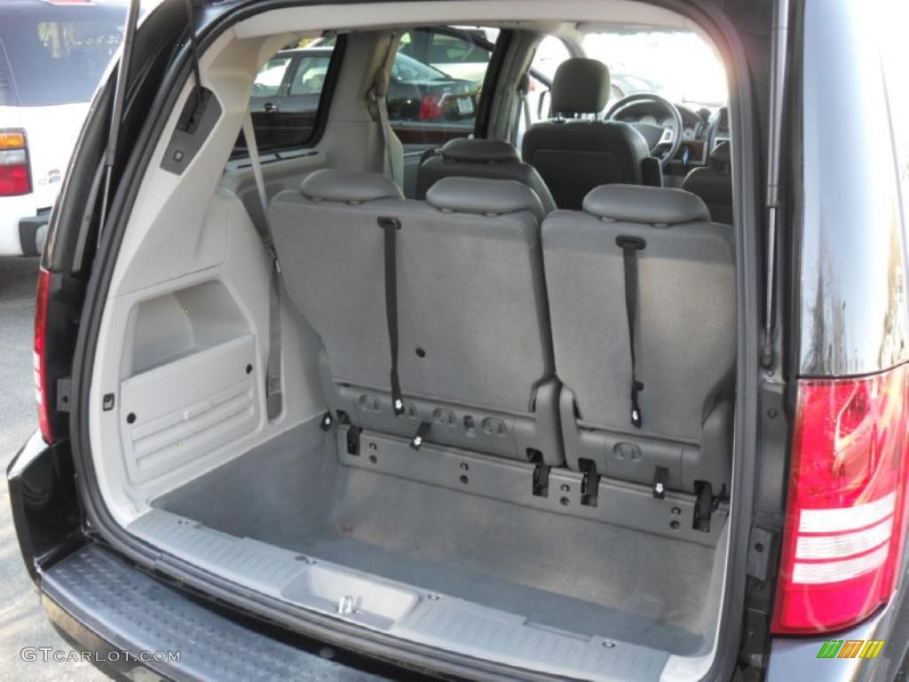 2009 Chrysler Town & Country Touring Trunk Photo #45025332