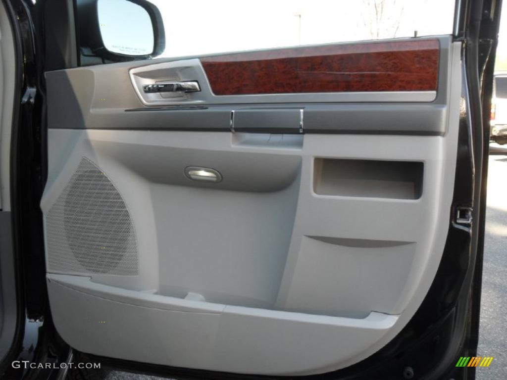 2009 Chrysler Town & Country Touring Medium Slate Gray/Light Shale Door Panel Photo #45025405