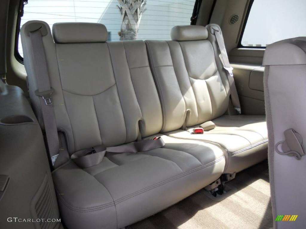 Tan/Neutral Interior 2004 Chevrolet Tahoe LT 4x4 Photo #45025501