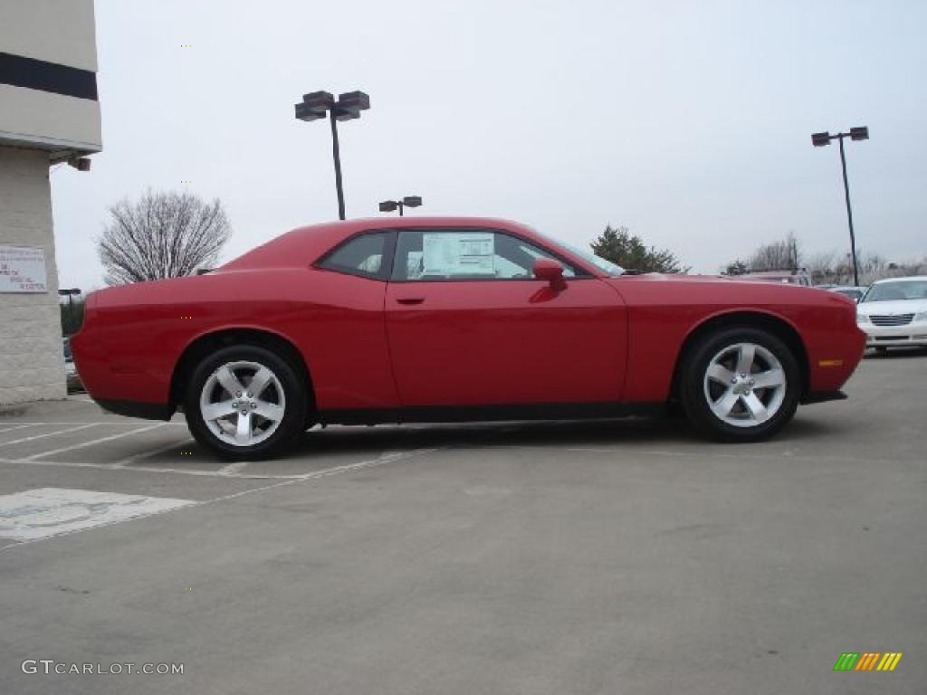 2011 Challenger SE - Redline 3-Coat Pearl / Dark Slate Gray photo #2