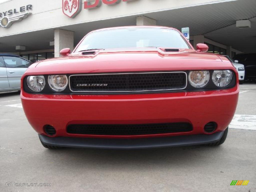 2011 Challenger SE - Redline 3-Coat Pearl / Dark Slate Gray photo #5