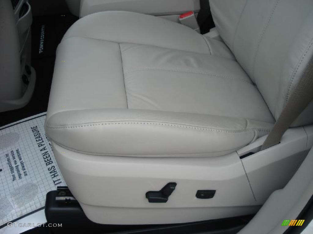 Black/Light Graystone Interior 2011 Chrysler Town & Country Limited Photo #45029029