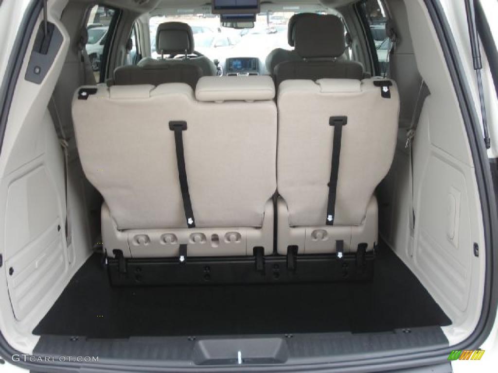 2011 Chrysler Town & Country Limited Trunk Photo #45029085