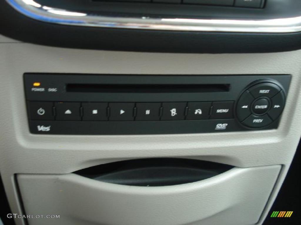 2011 Chrysler Town & Country Limited Controls Photo #45029157