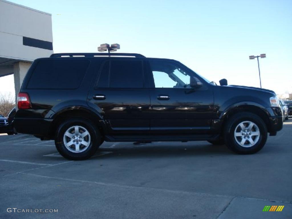 2010 Expedition XLT - Tuxedo Black / Stone photo #2