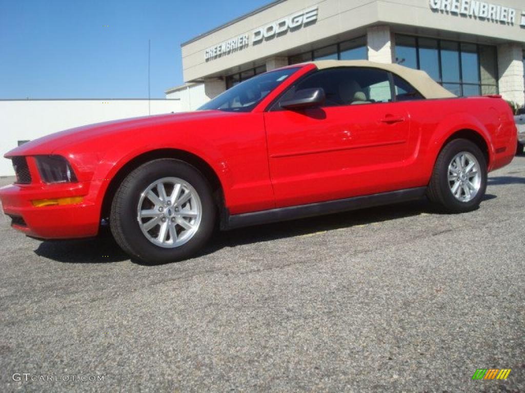 2007 Mustang V6 Deluxe Convertible - Torch Red / Medium Parchment photo #25