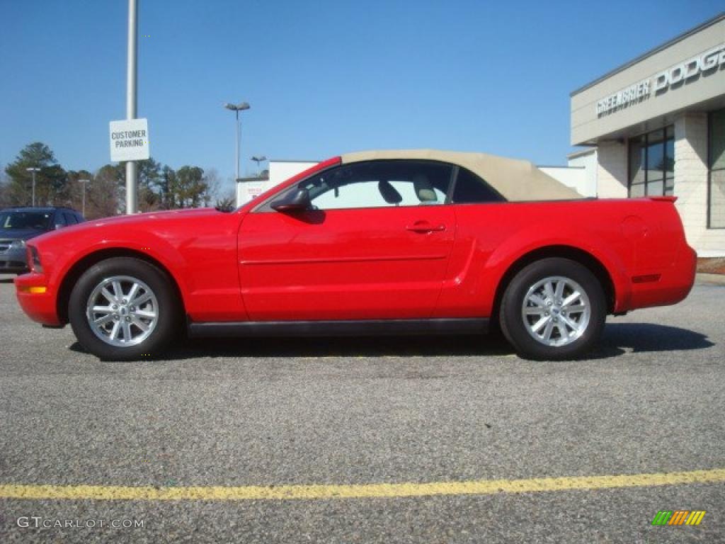 2007 Mustang V6 Deluxe Convertible - Torch Red / Medium Parchment photo #26