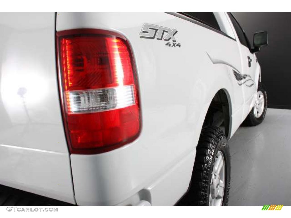 2005 F150 STX Regular Cab 4x4 - Oxford White / Medium Flint Grey photo #23