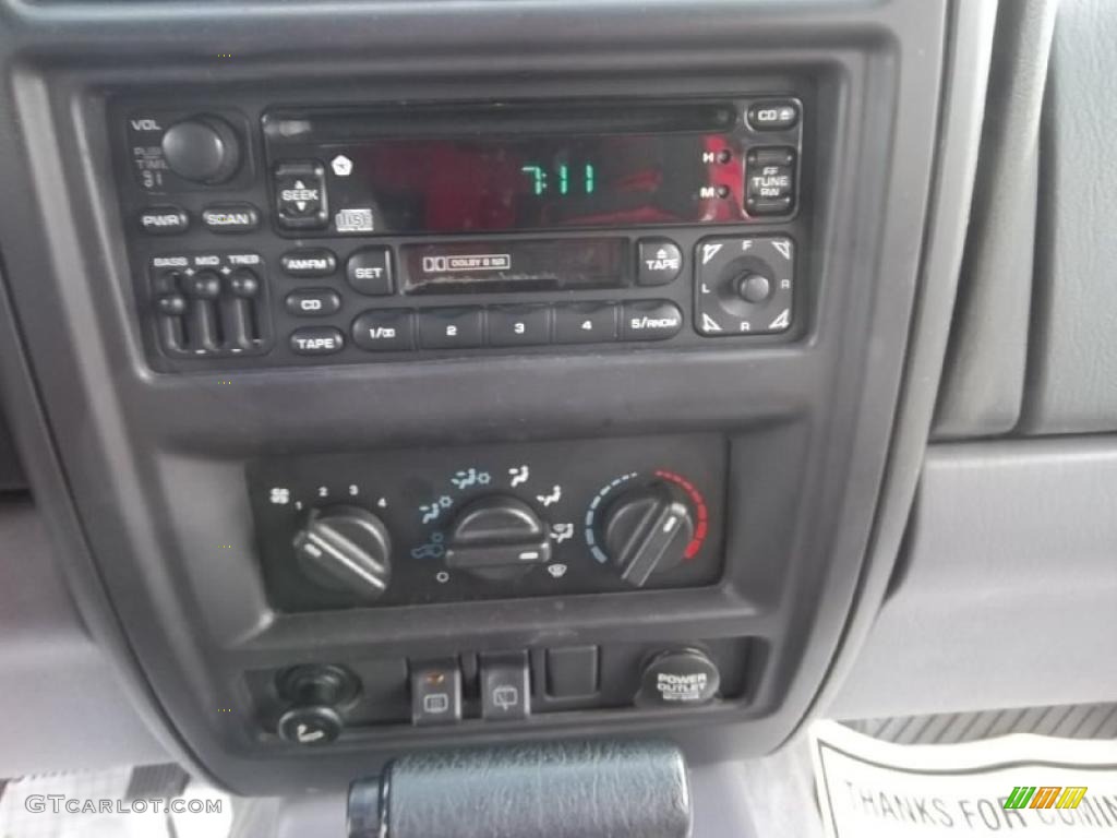 1998 Jeep Cherokee Classic 4x4 Controls Photo #45043541