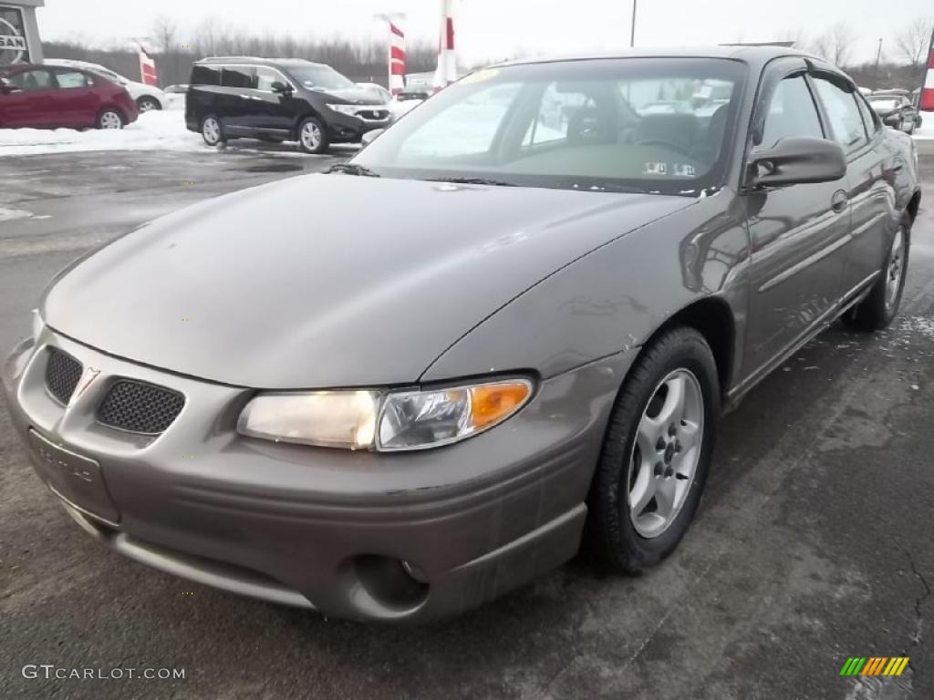 2002 Grand Prix SE Sedan - Dark Bronzmist Metallic / Dark Taupe photo #1