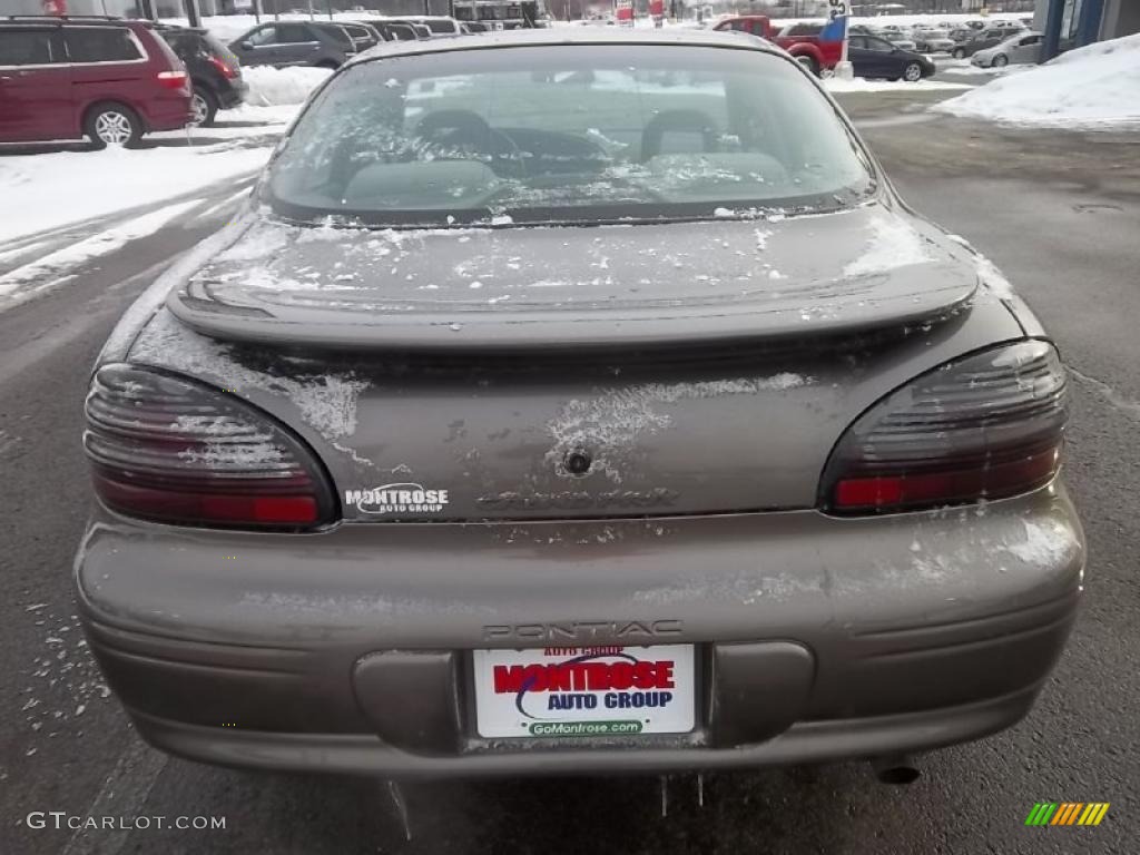 2002 Grand Prix SE Sedan - Dark Bronzmist Metallic / Dark Taupe photo #6