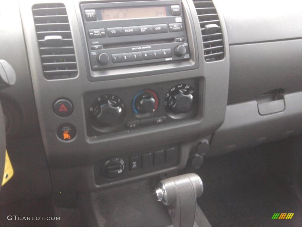 2005 Nissan Frontier Nismo King Cab 4x4 Controls Photo #45045545