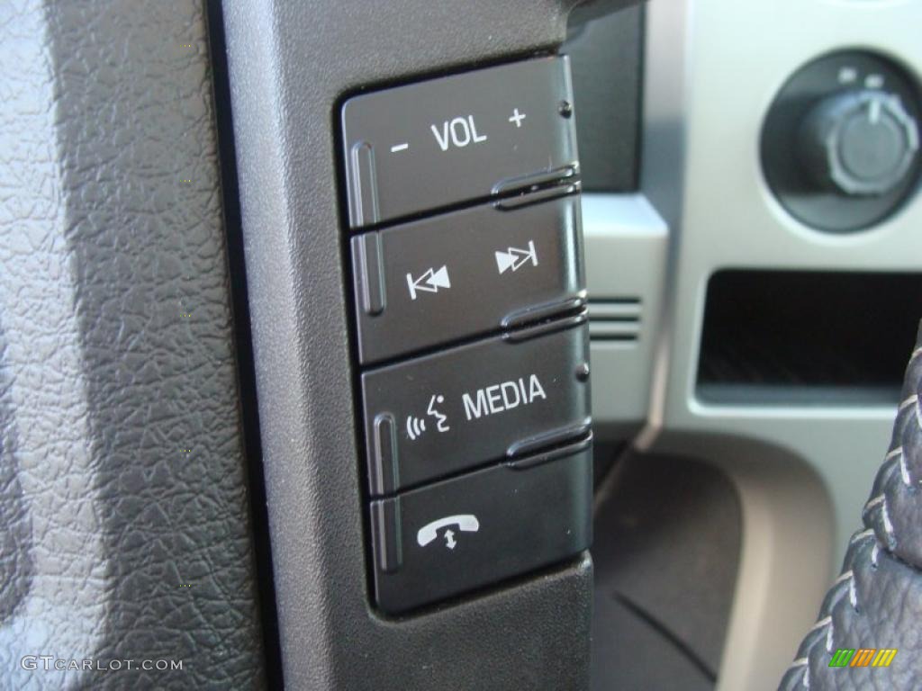2010 F150 Lariat SuperCrew 4x4 - Ingot Silver Metallic / Black photo #26