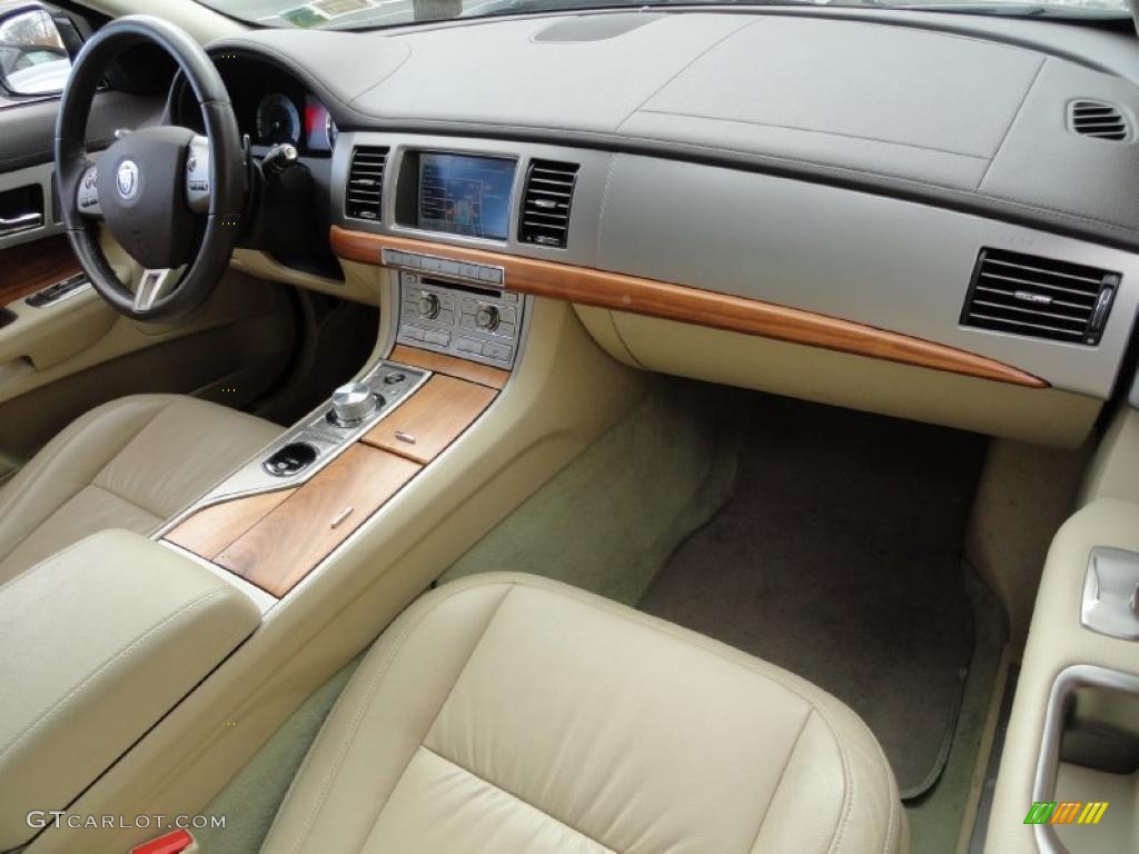 2010 Jaguar XF Sport Sedan Barley Dashboard Photo #45050709