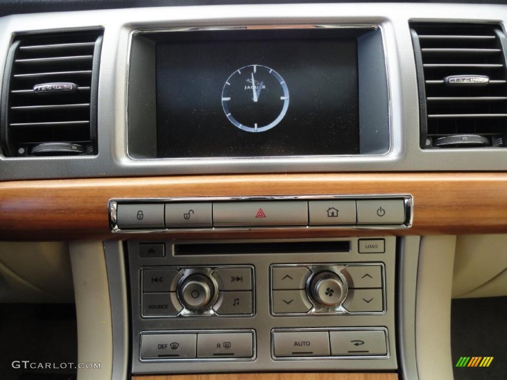 2010 Jaguar XF Sport Sedan Controls Photo #45050725