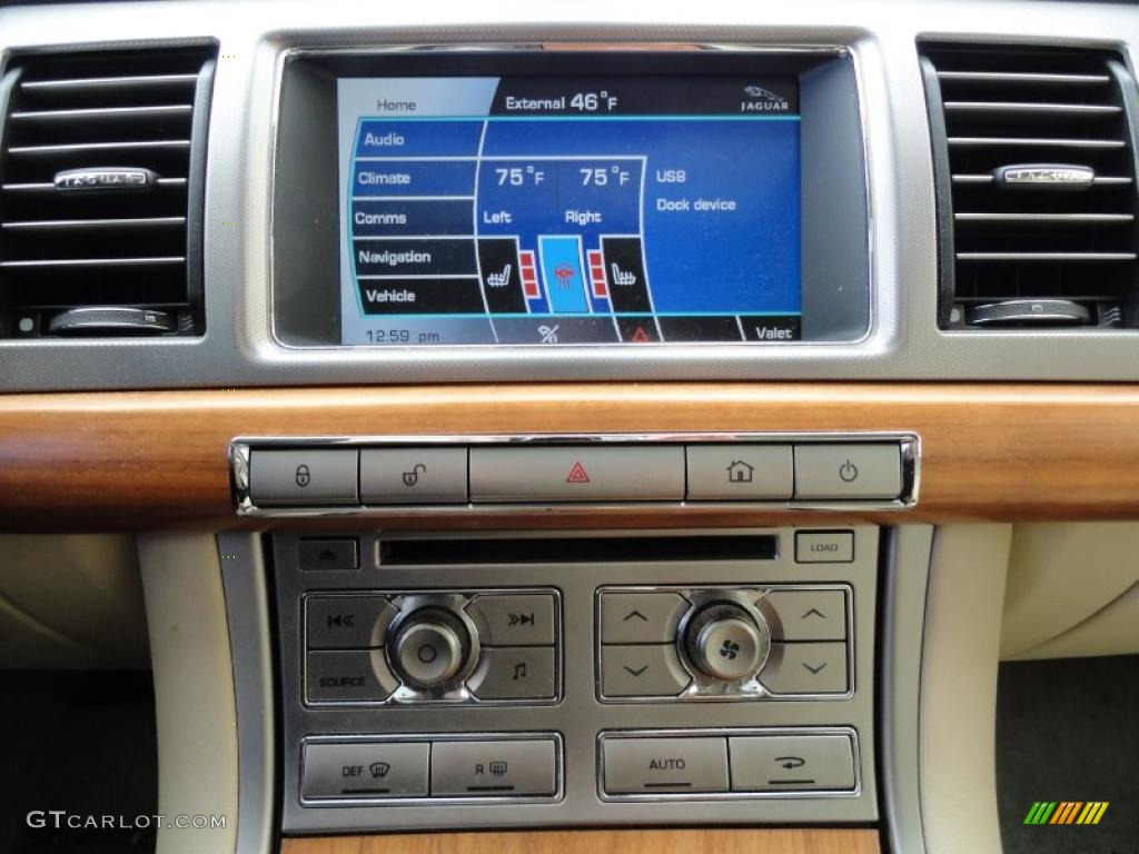 2010 Jaguar XF Sport Sedan Controls Photo #45050773