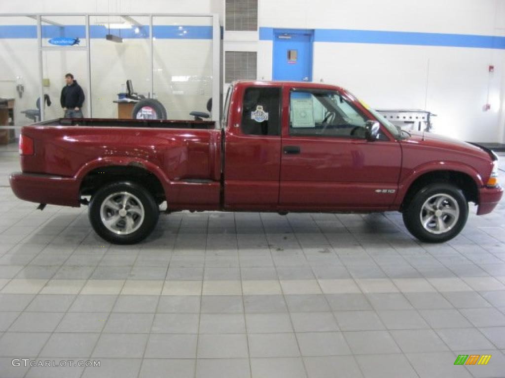 1998 S10 LS Extended Cab - Medium Red Metallic / Graphite photo #3