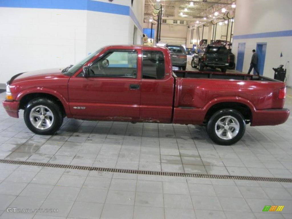 1998 S10 LS Extended Cab - Medium Red Metallic / Graphite photo #4