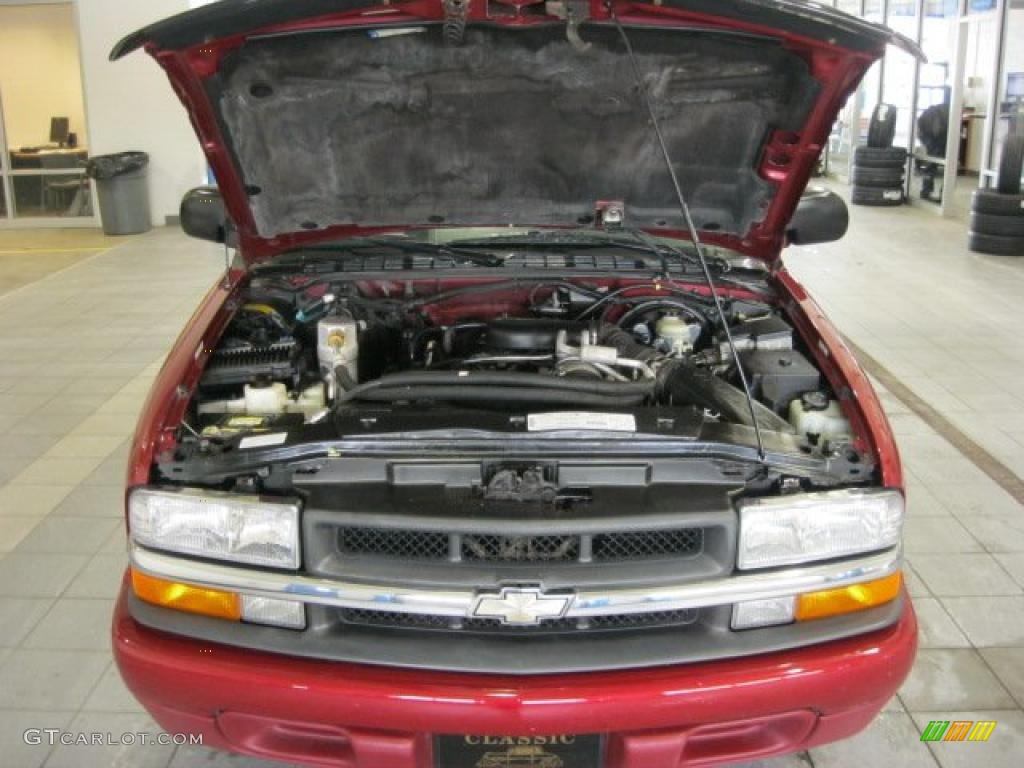 1998 S10 LS Extended Cab - Medium Red Metallic / Graphite photo #6