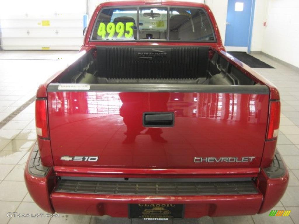 1998 S10 LS Extended Cab - Medium Red Metallic / Graphite photo #8