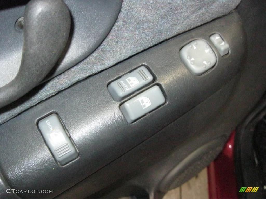 1998 S10 LS Extended Cab - Medium Red Metallic / Graphite photo #14