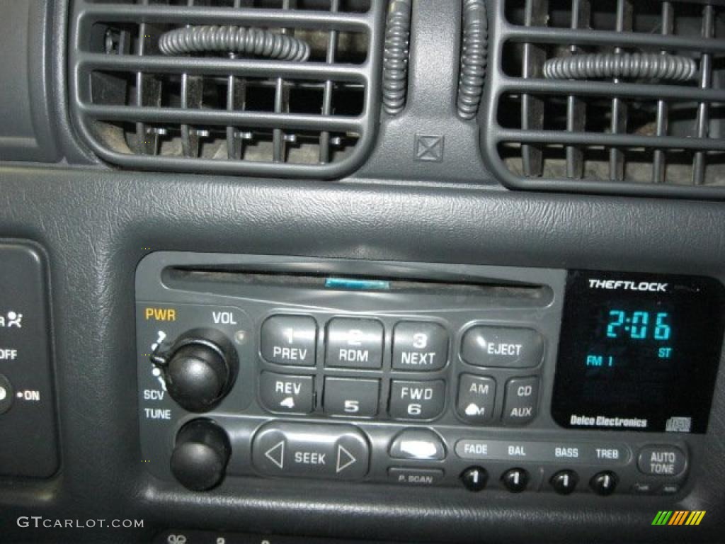 1998 S10 LS Extended Cab - Medium Red Metallic / Graphite photo #21