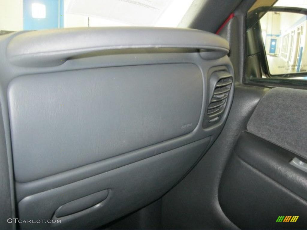 1998 S10 LS Extended Cab - Medium Red Metallic / Graphite photo #23