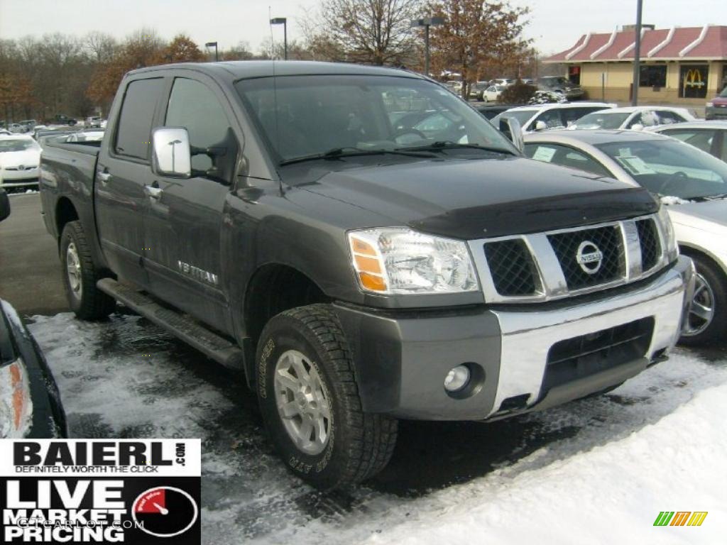 2005 Titan LE Crew Cab 4x4 - Smoke Gray / Graphite/Titanium photo #1