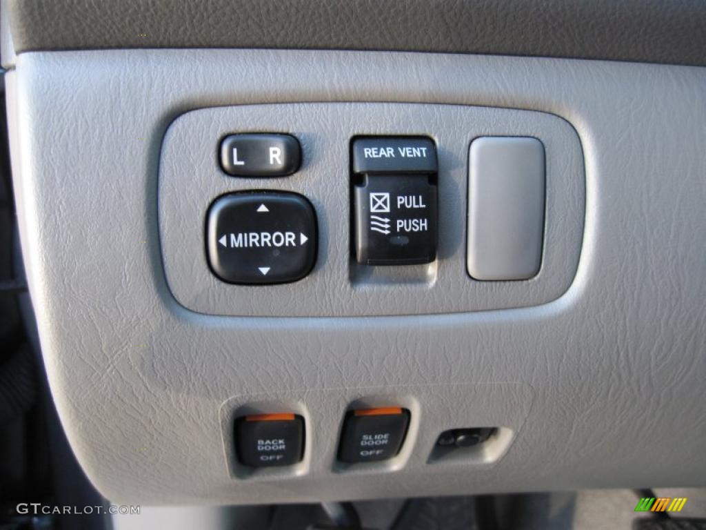 2010 Toyota Sienna XLE Controls Photo #45055781