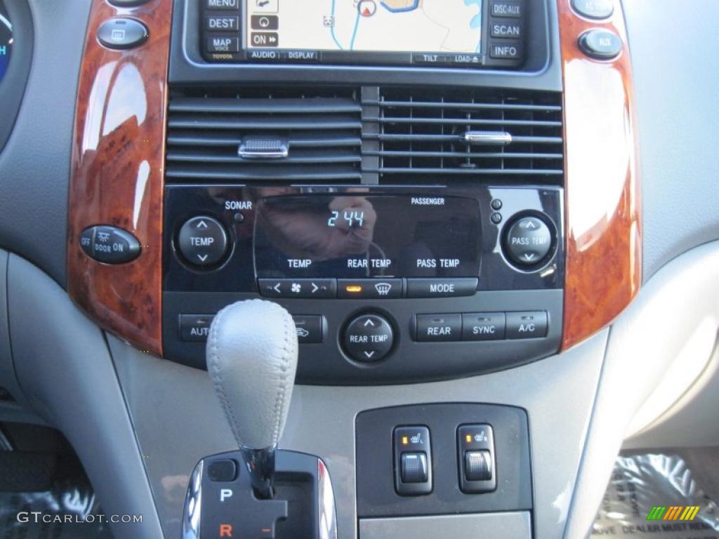 2010 Toyota Sienna XLE Controls Photo #45055929