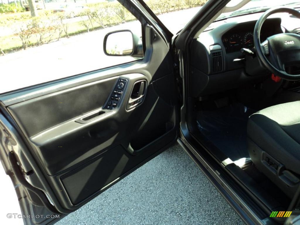 2004 Grand Cherokee Laredo - Graphite Metallic / Dark Slate Gray photo #17