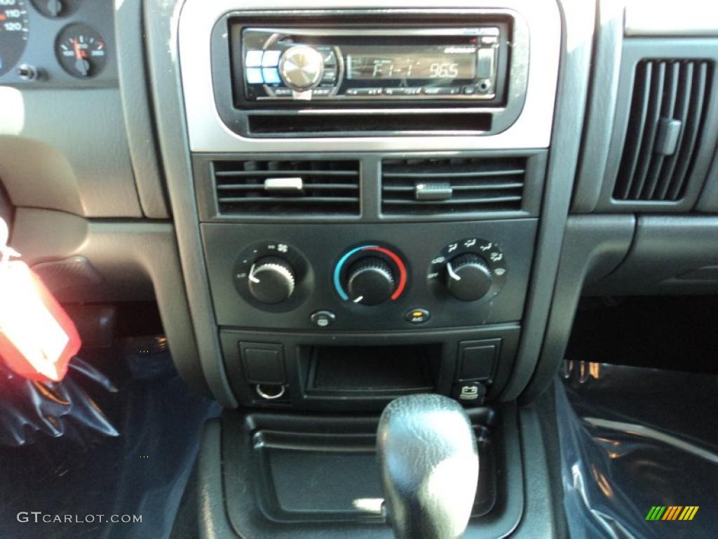 2004 Grand Cherokee Laredo - Graphite Metallic / Dark Slate Gray photo #25
