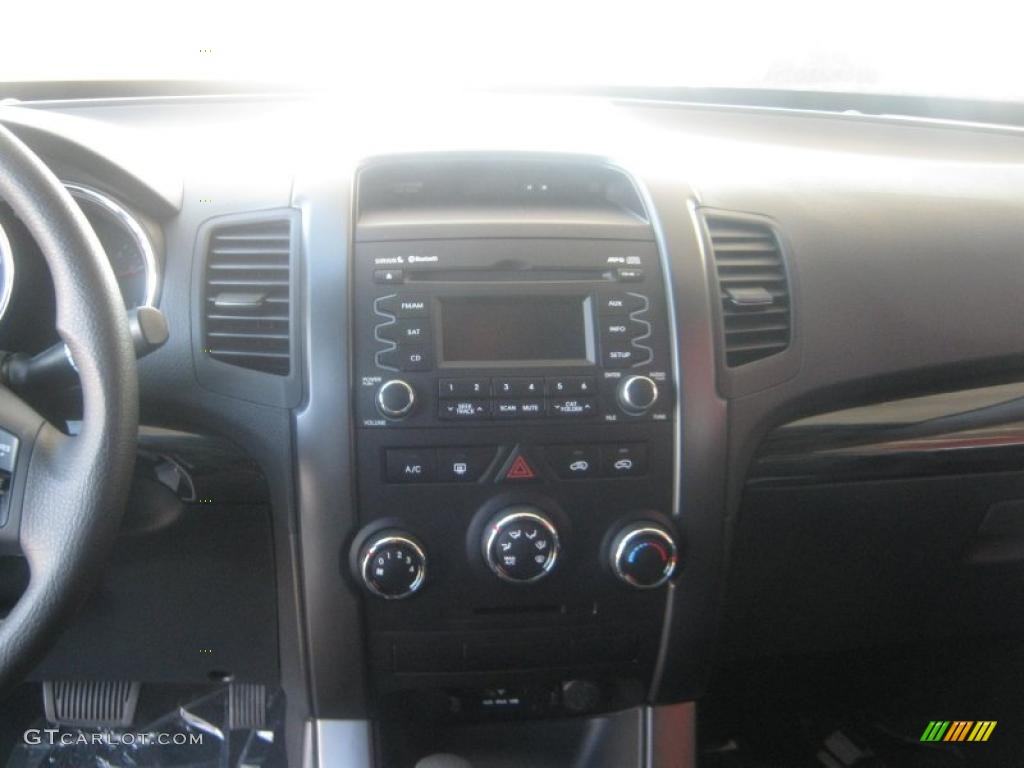 2011 Sorento LX - Bright Silver / Gray photo #9