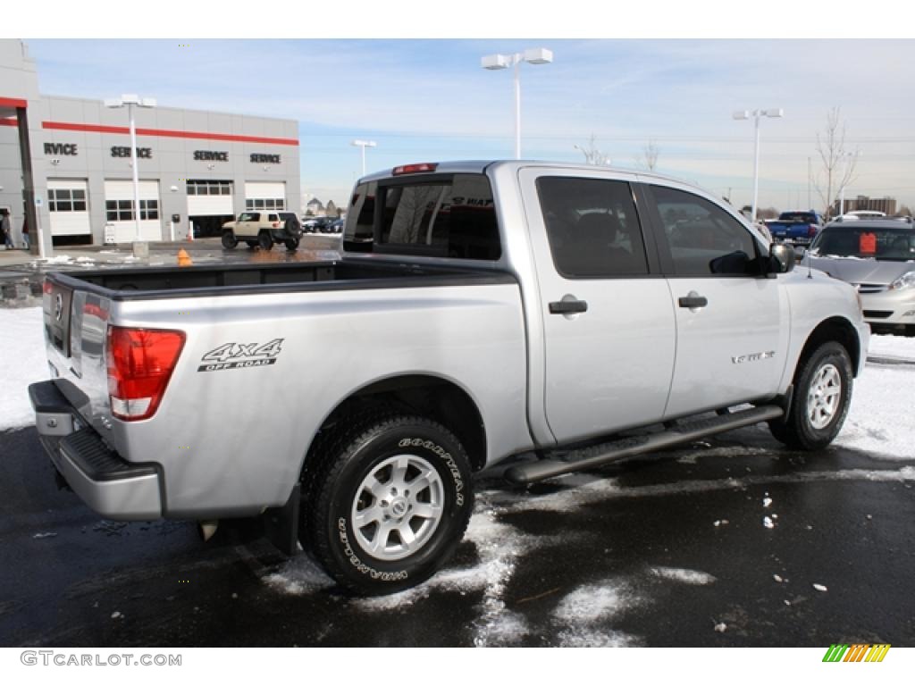 Radiant Silver 2005 Nissan Titan LE Crew Cab 4x4 Exterior Photo #45060521