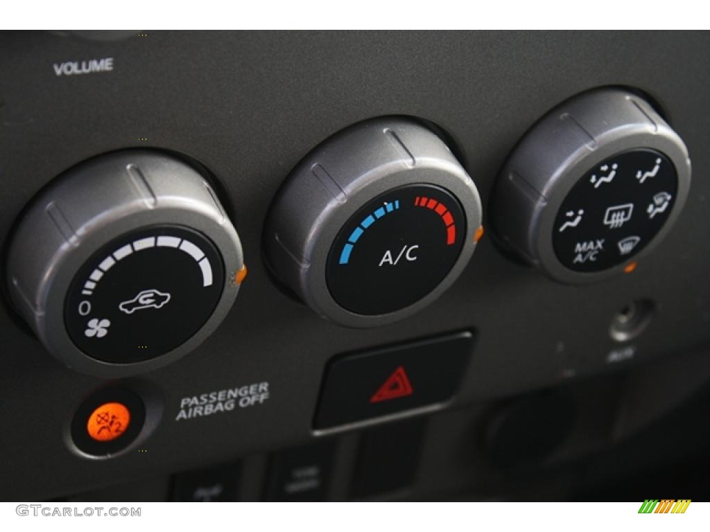 2005 Nissan Titan LE Crew Cab 4x4 Controls Photo #45060821