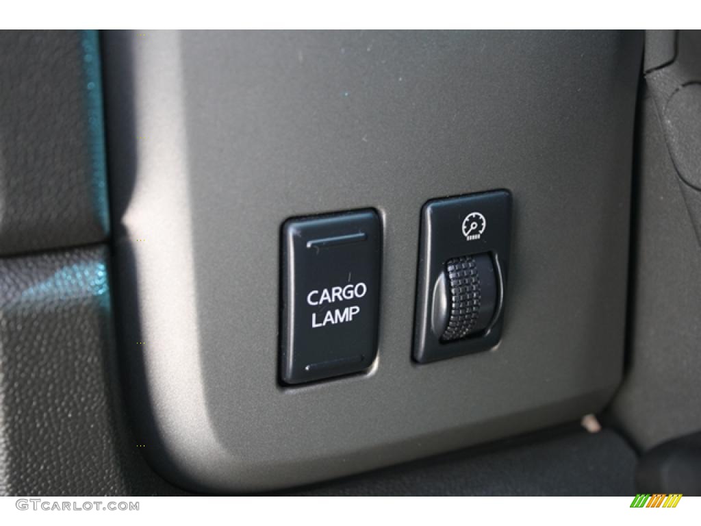 2005 Nissan Titan LE Crew Cab 4x4 Controls Photo #45060901
