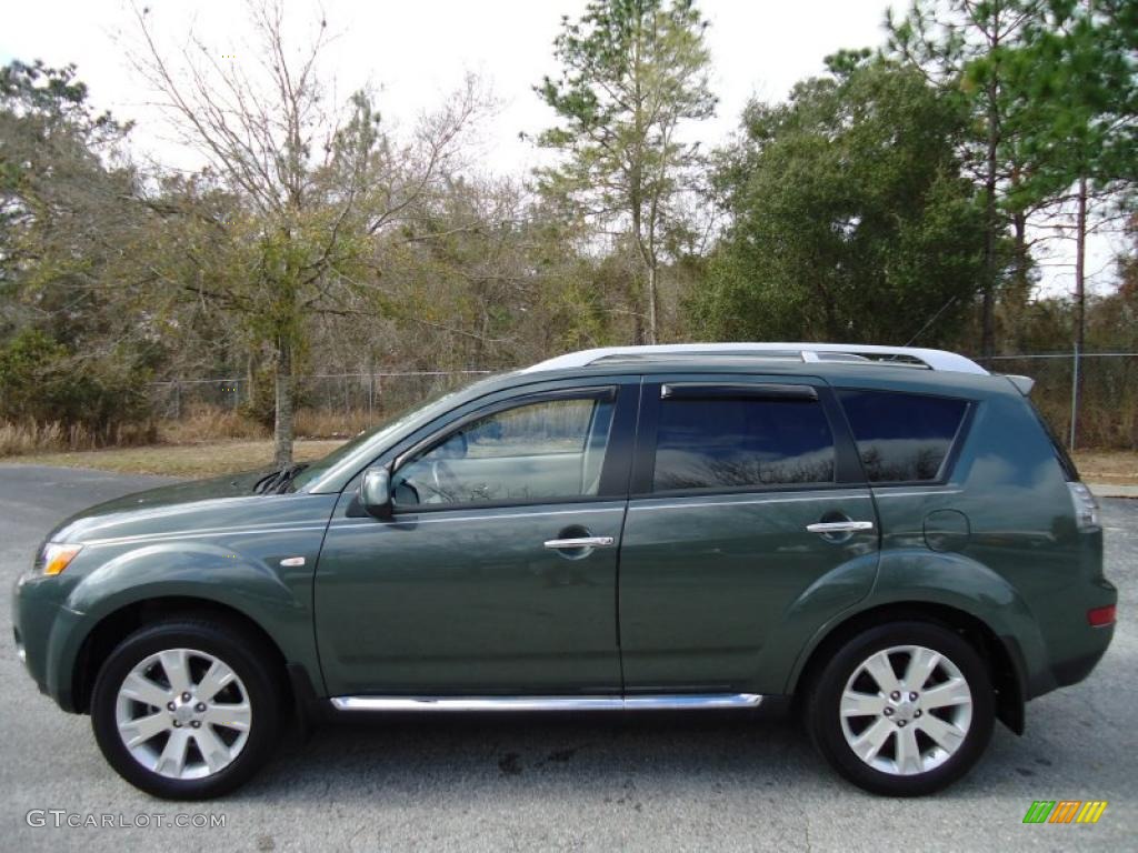 Manitoba Green Metallic 2009 Mitsubishi Outlander SE Exterior Photo #45064874