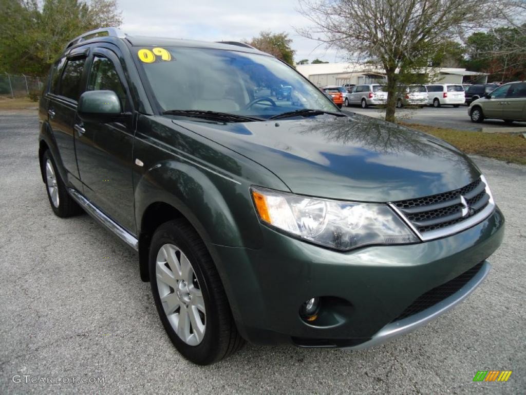 Manitoba Green Metallic 2009 Mitsubishi Outlander SE Exterior Photo #45065068