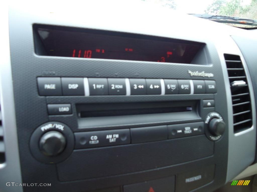 2009 Mitsubishi Outlander SE Controls Photo #45065325