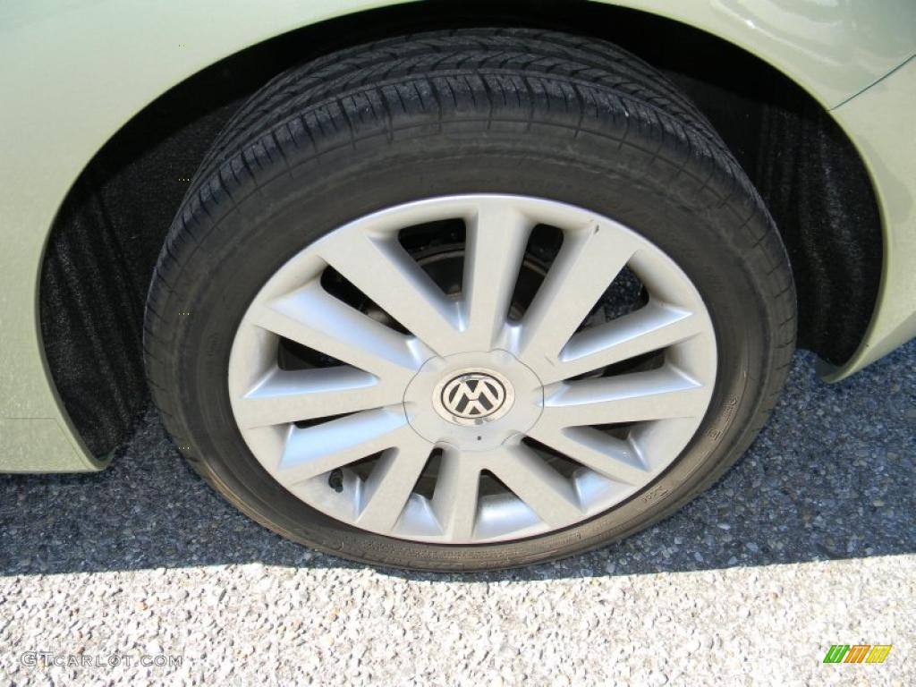 2008 Volkswagen New Beetle SE Convertible Wheel Photo #45066345