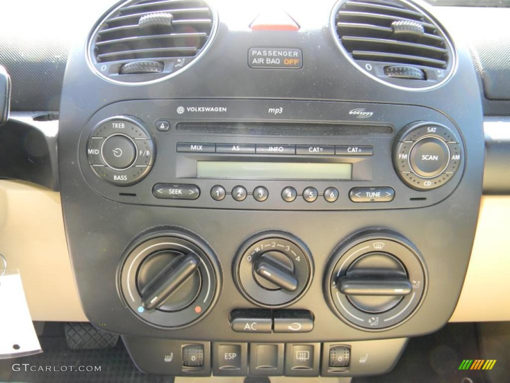 2008 Volkswagen New Beetle SE Convertible Controls Photo #45066454