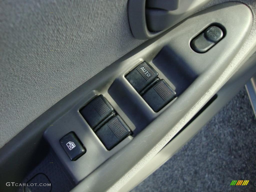 2000 MPV DX - Highlight Silver / Gray photo #15